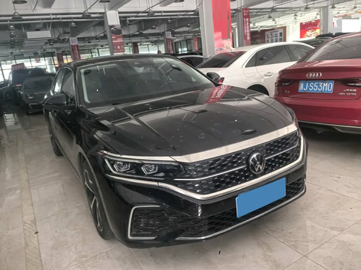 2024 Volkswagen Passat 2.0T 220HP L4 7DCT,autocango,china used car exporter,china ev exporter,chinese used car exporter,chinese used ev exporter