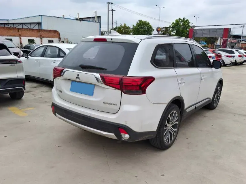 2018 Mitsubishi Outlander 2.0L 166HP L4 CVT,autocango,china used car exporter,china ev exporter,chinese used car exporter,chinese used ev exporter