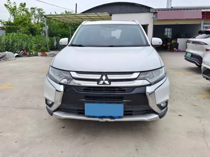 2018 Mitsubishi Outlander 2.0L 166HP L4 CVT,autocango,china used car exporter,china ev exporter,chinese used car exporter,chinese used ev exporter