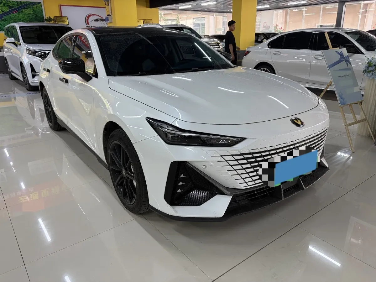 2023 ChangAn UNI-V iDD 1.5T 170HP L4 6TCT PHEV 18.4KWH,autocango,china used car exporter,china ev exporter,chinese used car exporter,chinese used ev exporter