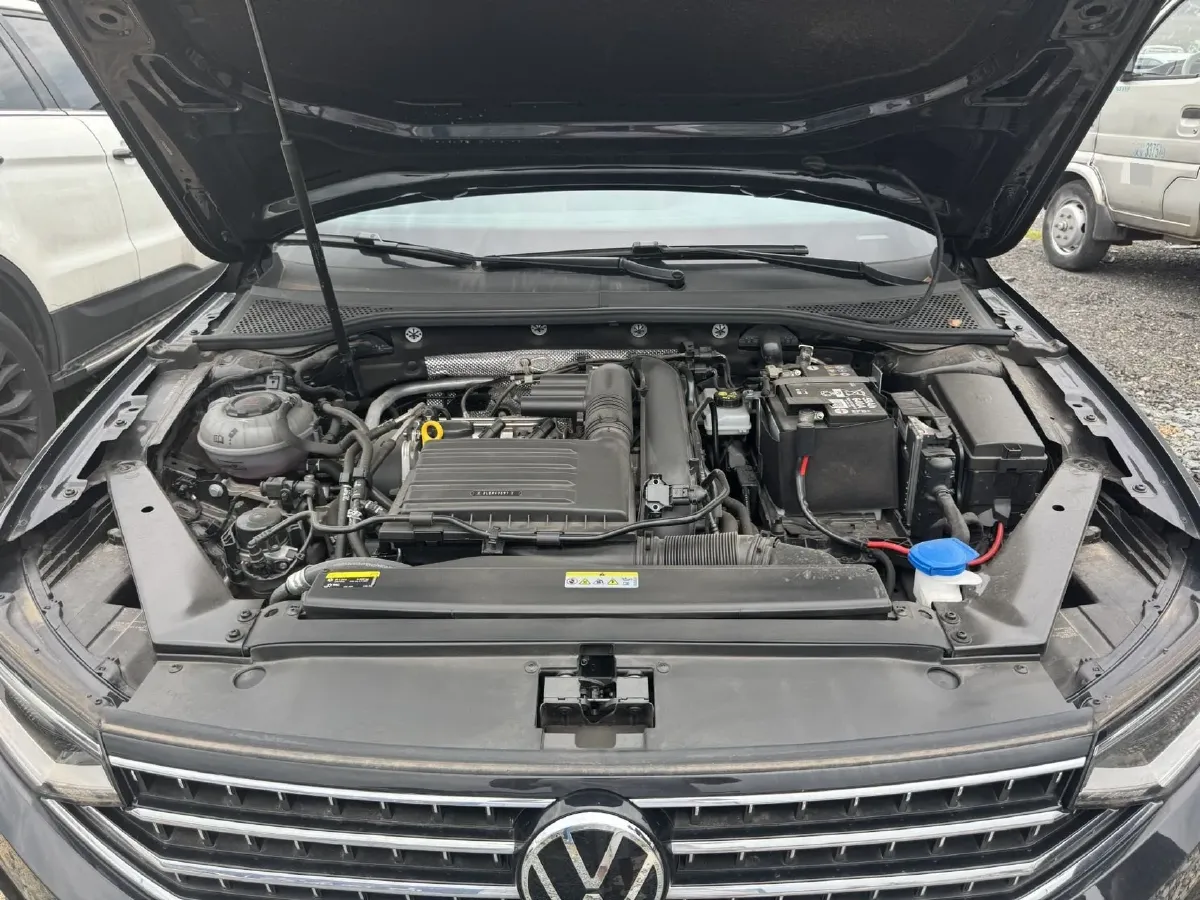 2025 Volkswagen Magotan 1.4T 150HP L4 7DCT,autocango,china used car exporter,china ev exporter,chinese used car exporter,chinese used ev exporter