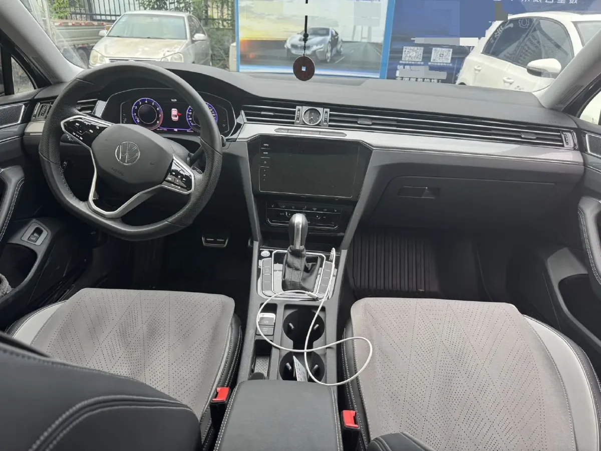 2025 Volkswagen Magotan 1.4T 150HP L4 7DCT,autocango,china used car exporter,china ev exporter,chinese used car exporter,chinese used ev exporter