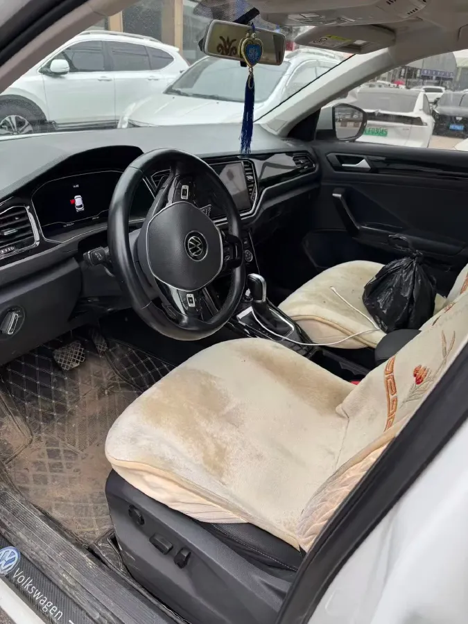 2021 Volkswagen T-Roc 1.4T 150HP L4 7DCT,autocango,china used car exporter,china ev exporter,chinese used car exporter,chinese used ev exporter