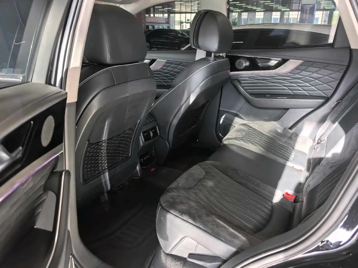 2022 HongQi HS5 2.0T 224HP L4 6AT,autocango,china used car exporter,china ev exporter,chinese used car exporter,chinese used ev exporter