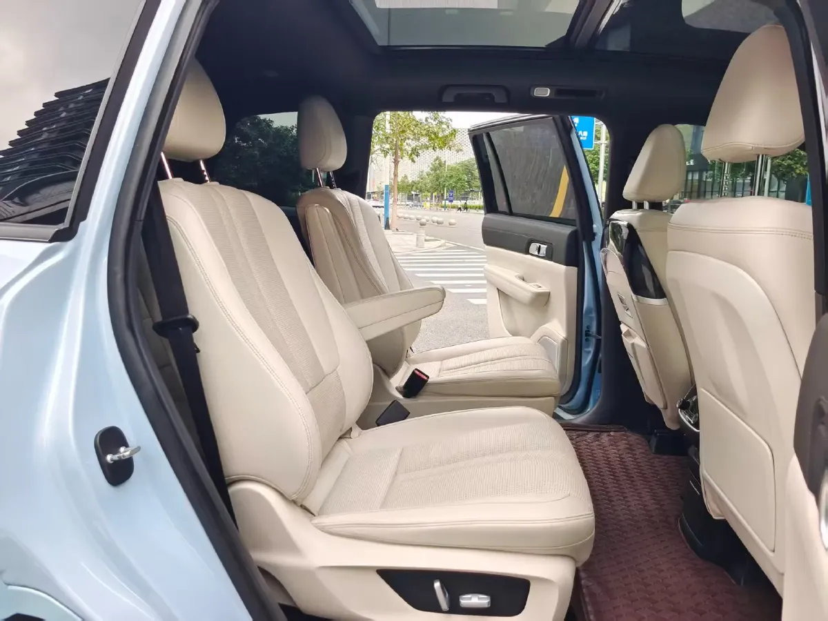 2020 Li ONE Range Extended 131HP REEV 40.5KWH,autocango,china used car exporter,china ev exporter,chinese used car exporter,chinese used ev exporter