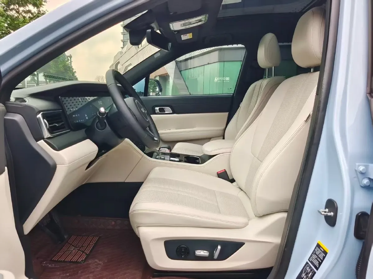 2020 Li ONE Range Extended 131HP REEV 40.5KWH,autocango,china used car exporter,china ev exporter,chinese used car exporter,chinese used ev exporter