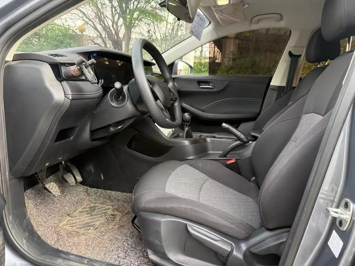 2023 Roewe i5 1.5L 129HP L4 5MT,autocango,china used car exporter,china ev exporter,chinese used car exporter,chinese used ev exporter