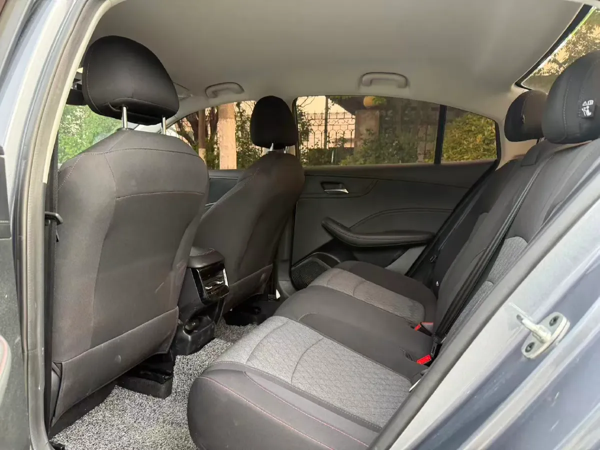 2023 Roewe i5 1.5L 129HP L4 5MT,autocango,china used car exporter,china ev exporter,chinese used car exporter,chinese used ev exporter