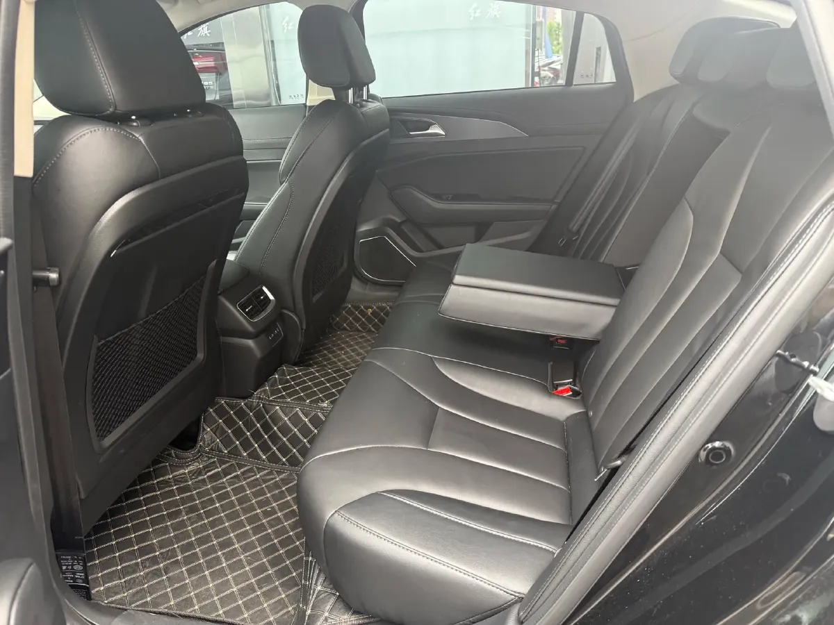 2022 HongQi H5 1.8T 197HP L4 6AT,autocango,china used car exporter,china ev exporter,chinese used car exporter,chinese used ev exporter