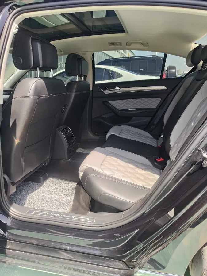 2023 Volkswagen Magotan 2.0T 186HP L4 7DCT,autocango,china used car exporter,china ev exporter,chinese used car exporter,chinese used ev exporter