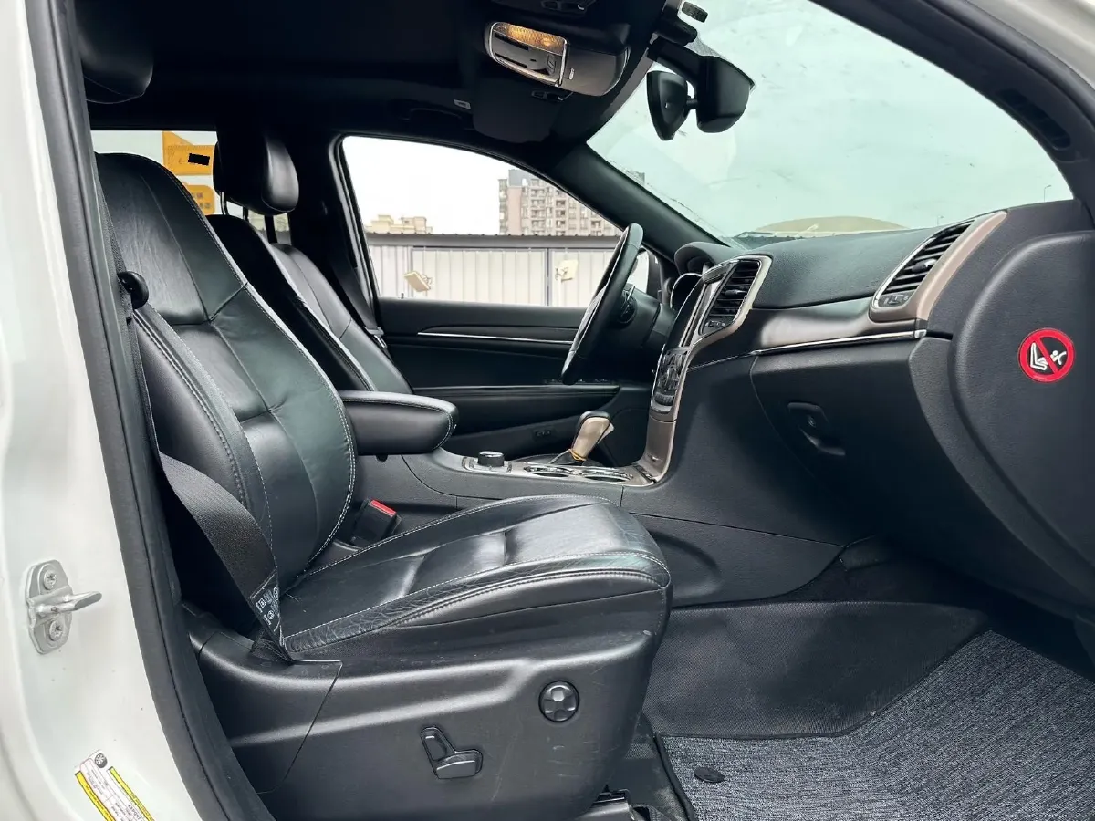 2017 Jeep Grand Cherokee 3.0L 234HP V6 8AT,autocango,china used car exporter,china ev exporter,chinese used car exporter,chinese used ev exporter