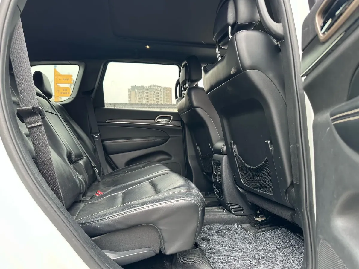 2017 Jeep Grand Cherokee 3.0L 234HP V6 8AT,autocango,china used car exporter,china ev exporter,chinese used car exporter,chinese used ev exporter