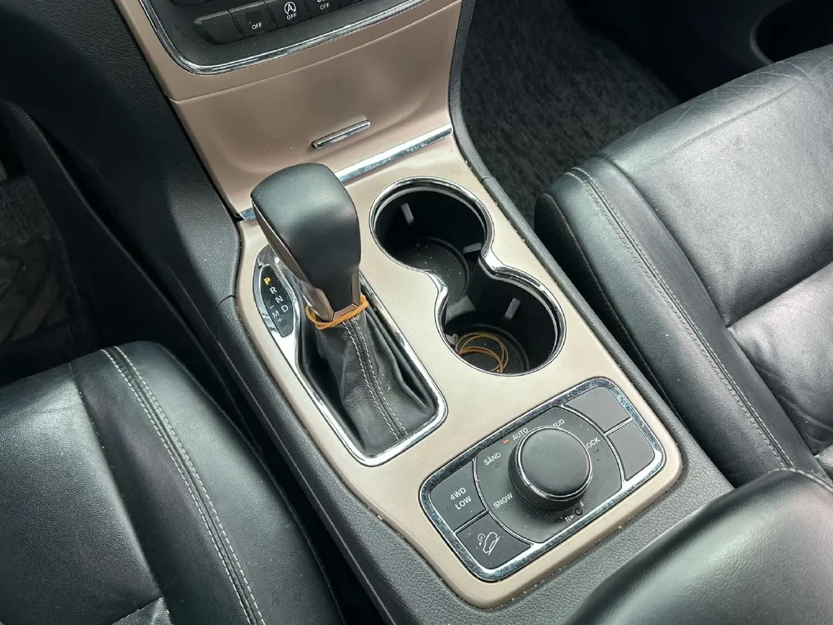 2017 Jeep Grand Cherokee 3.0L 234HP V6 8AT,autocango,china used car exporter,china ev exporter,chinese used car exporter,chinese used ev exporter