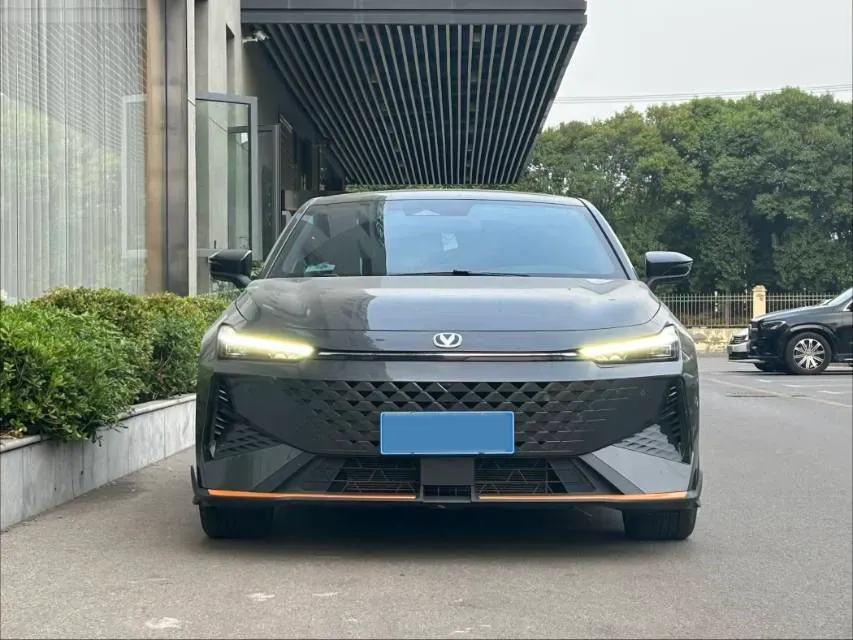 2024 ChangAn UNI-V 1.5T 188HP L4 7DCT,autocango,china used car exporter,china ev exporter,chinese used car exporter,chinese used ev exporter