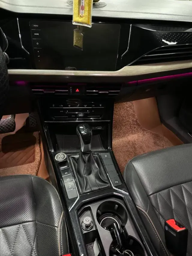 2021 Volkswagen Passat 2.0T 186HP L4 7DCT,autocango,china used car exporter,china ev exporter,chinese used car exporter,chinese used ev exporter