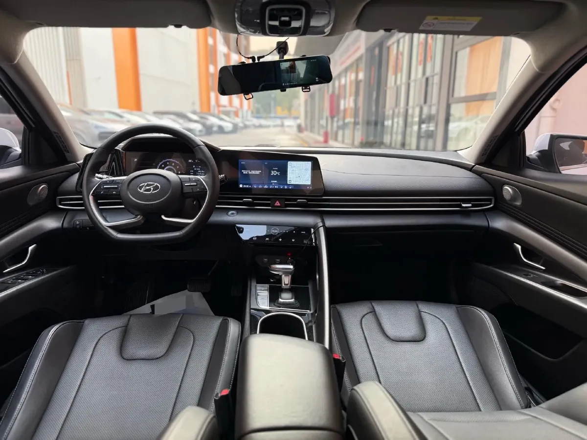 2022 Hyundai Elantra 1.5L 115HP L4 CVT,autocango,china used car exporter,china ev exporter,chinese used car exporter,chinese used ev exporter