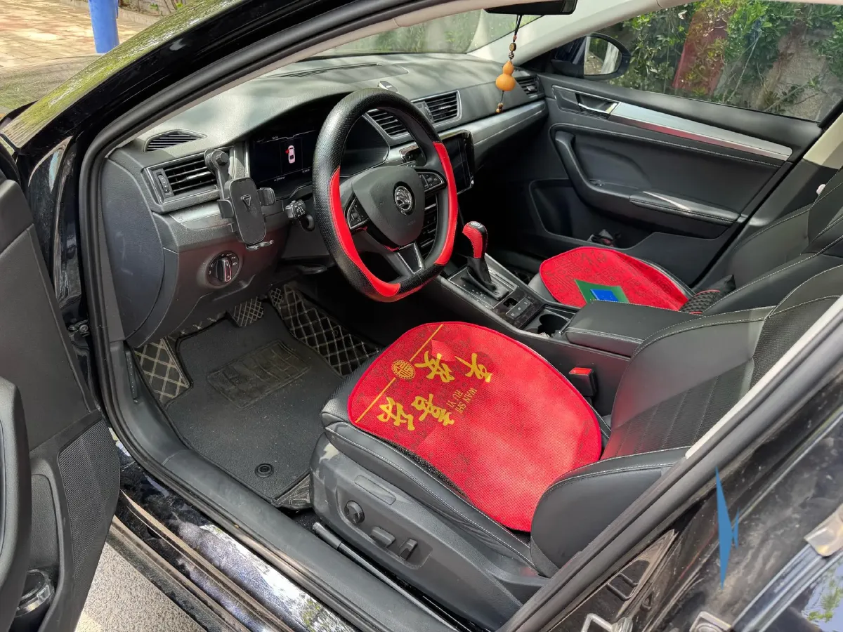 2025 Skoda Superb 1.4T 150HP L4 7DCT,autocango,china used car exporter,china ev exporter,chinese used car exporter,chinese used ev exporter