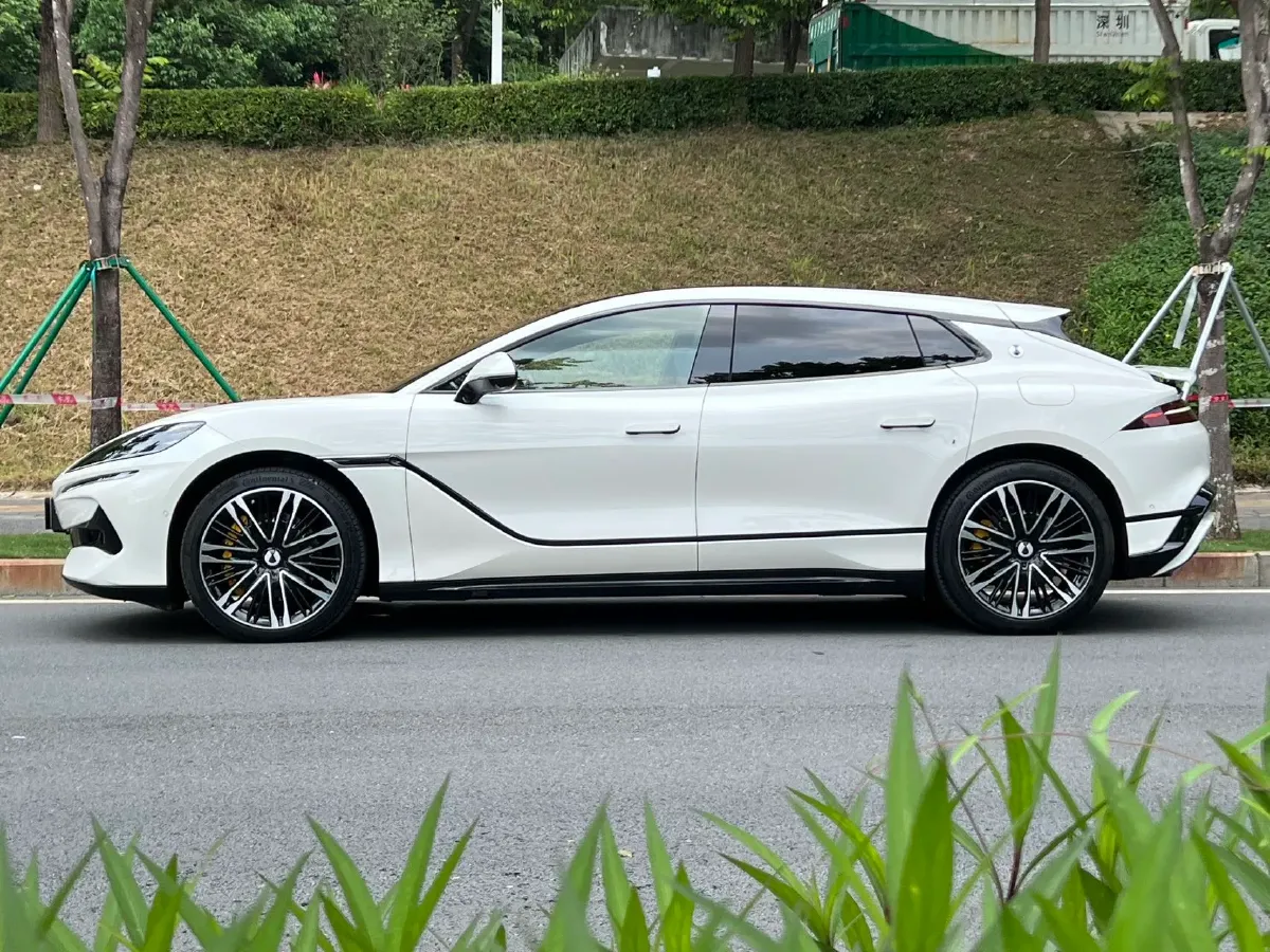 2024 Denza DenzaZ9GT 2.0T 207HP L4 E-CVT PHEV 38.5KWH,autocango,china used car exporter,china ev exporter,chinese used car exporter,chinese used ev exporter