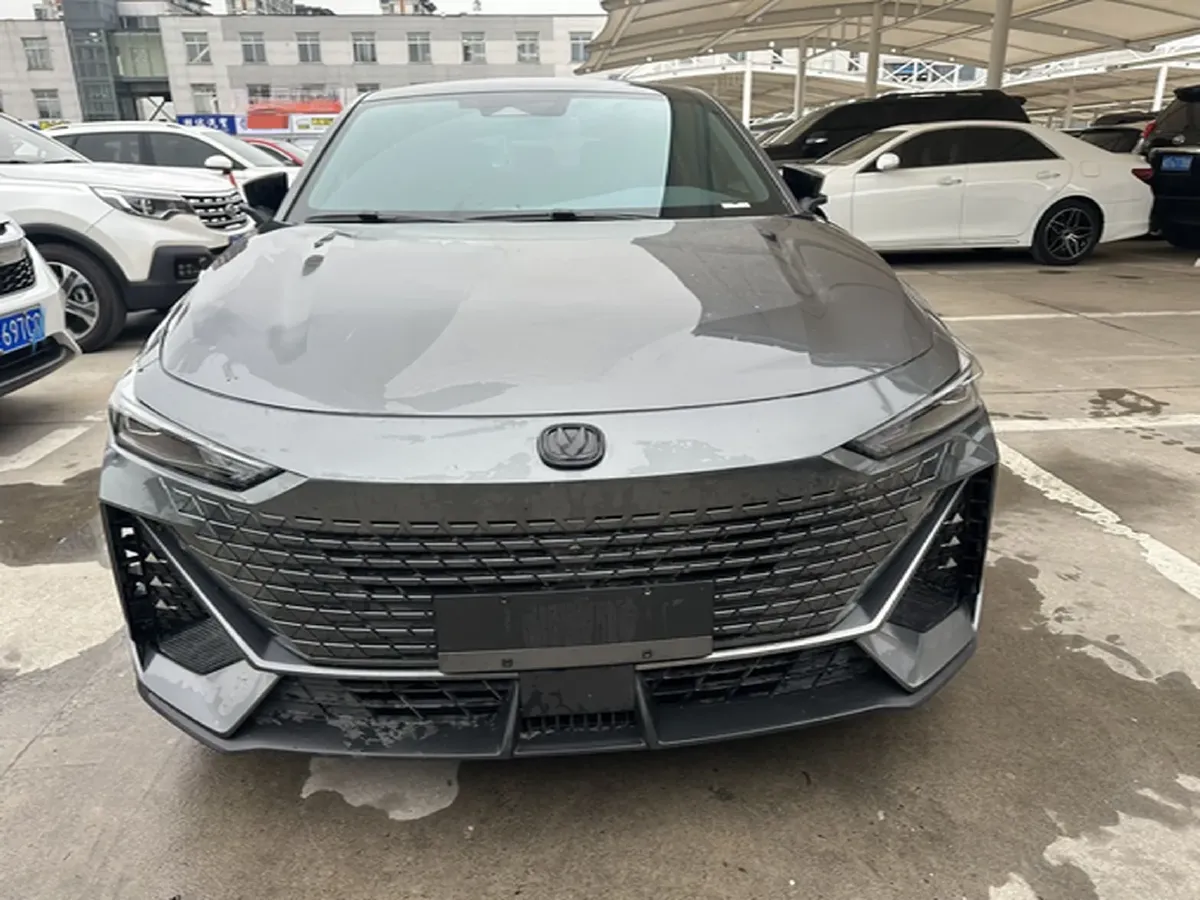 2023 ChangAn UNI-V 1.5T 188HP L4 7DCT,autocango,china used car exporter,china ev exporter,chinese used car exporter,chinese used ev exporter