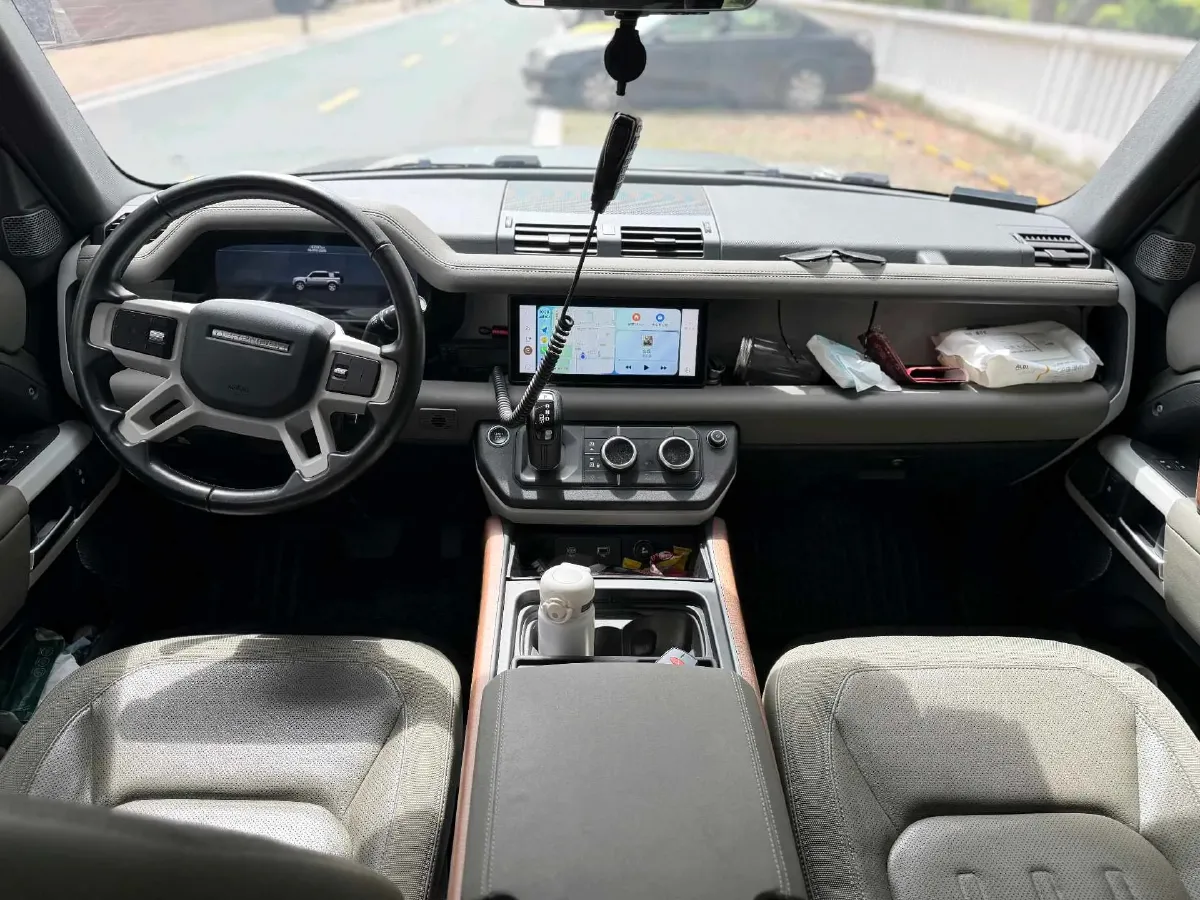 2021 Land Rover Defender 3.0T 400HP L6 8AT,autocango,china used car exporter,china ev exporter,chinese used car exporter,chinese used ev exporter