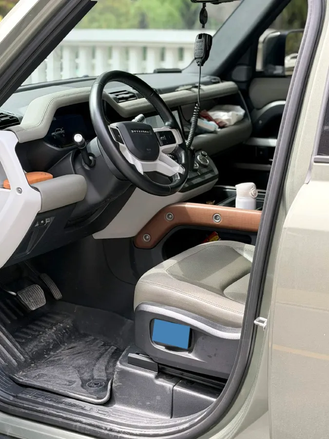 2021 Land Rover Defender 3.0T 400HP L6 8AT,autocango,china used car exporter,china ev exporter,chinese used car exporter,chinese used ev exporter