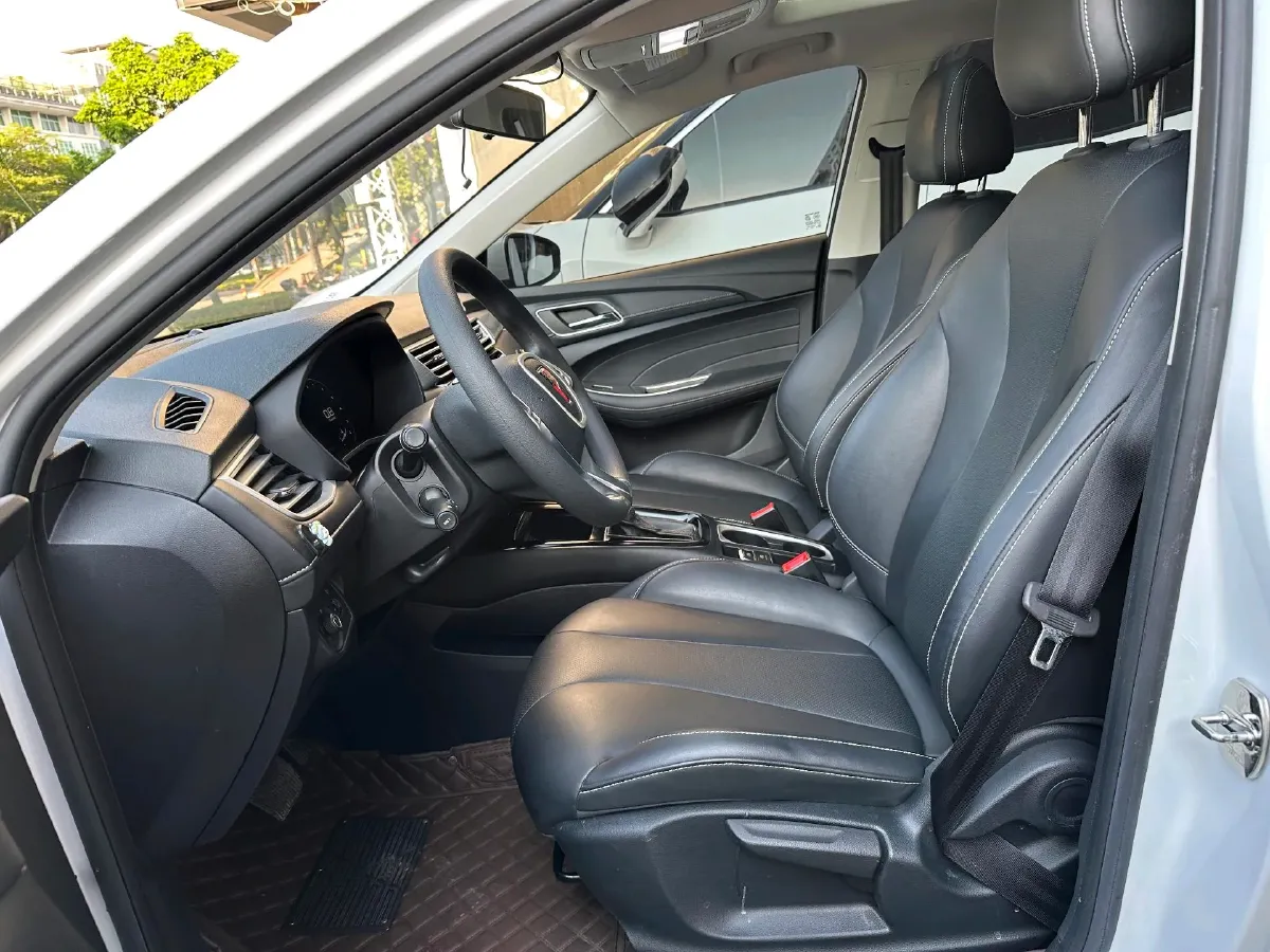 2020 Roewe i5 1.5L 120HP L4 CVT,autocango,china used car exporter,china ev exporter,chinese used car exporter,chinese used ev exporter