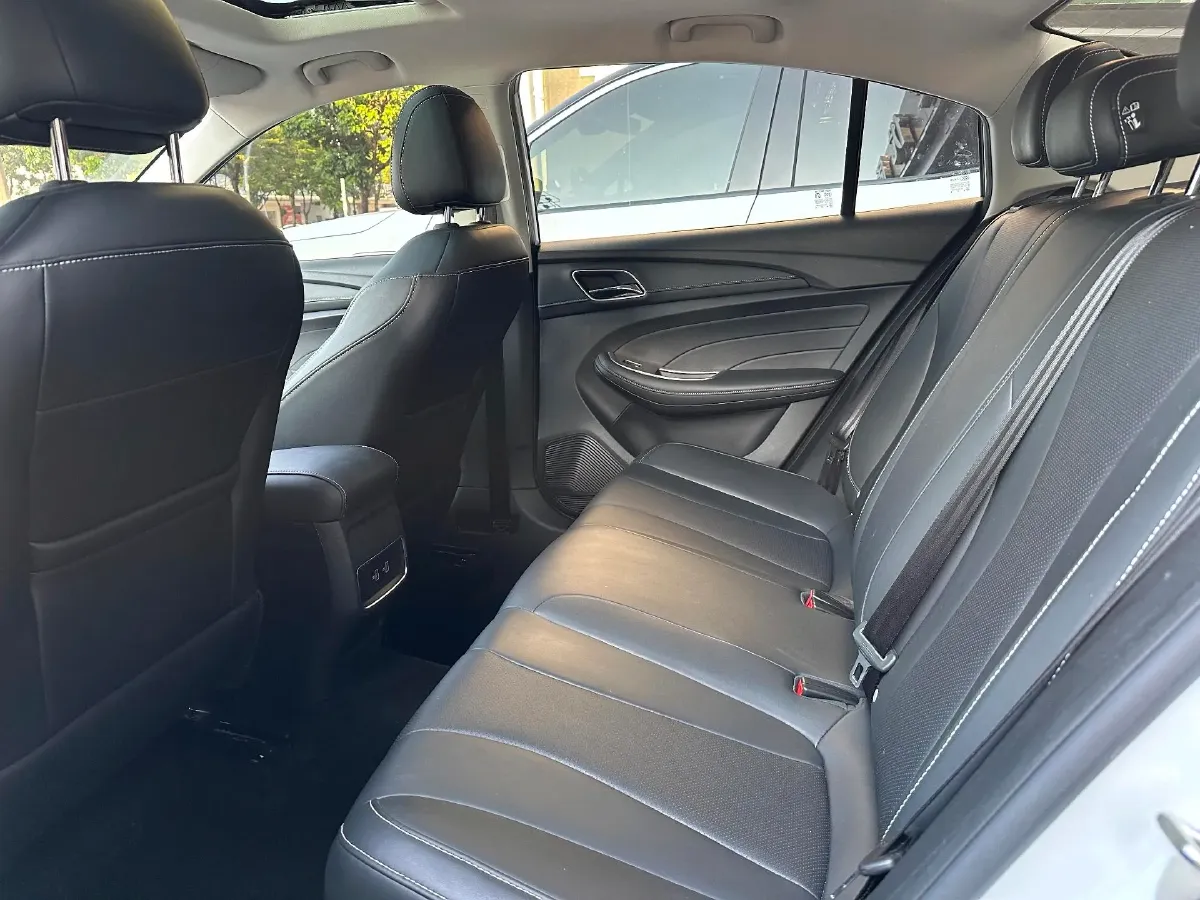 2020 Roewe i5 1.5L 120HP L4 CVT,autocango,china used car exporter,china ev exporter,chinese used car exporter,chinese used ev exporter