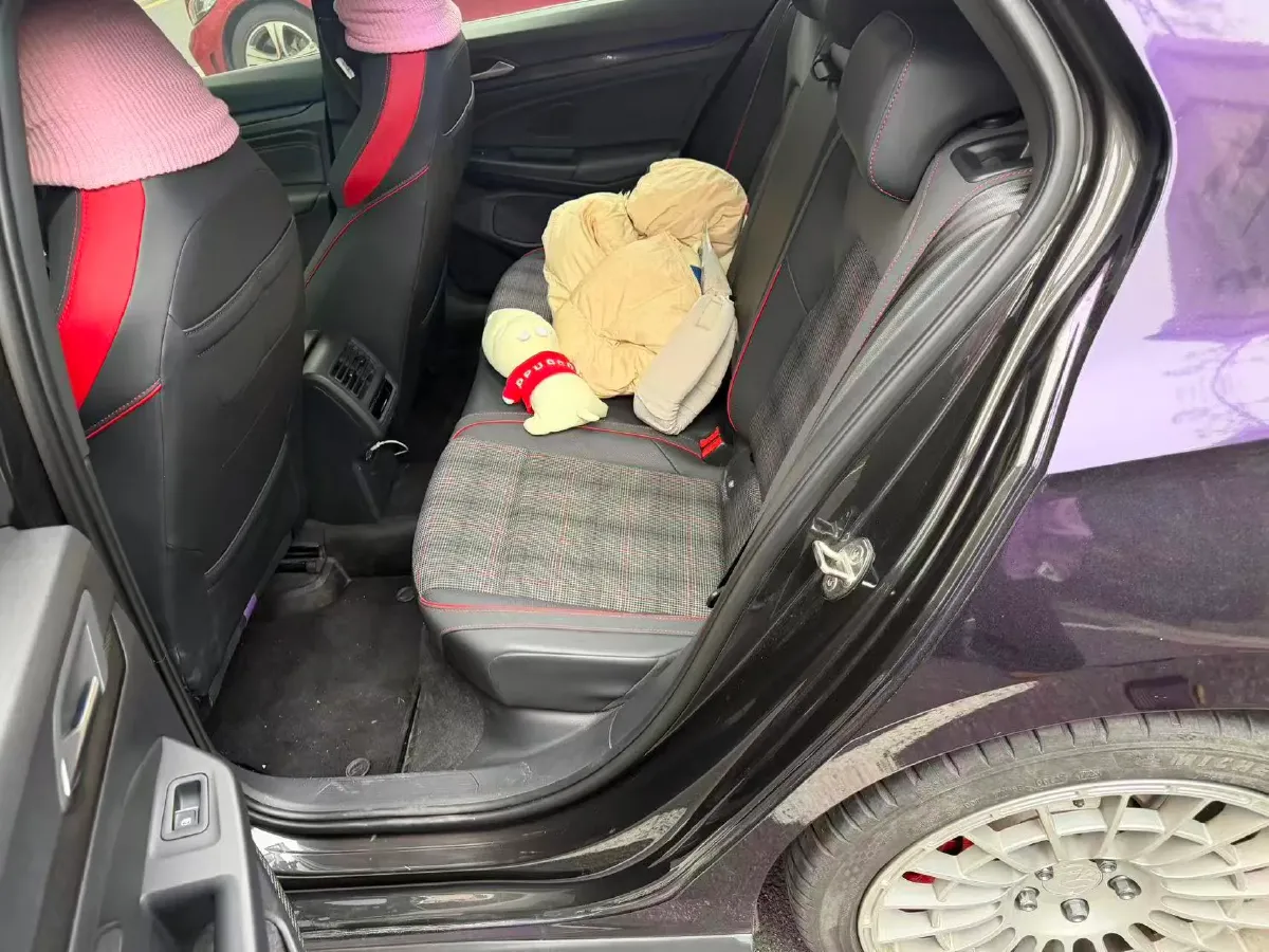 2021 Volkswagen GolfGTI 2.0T 220HP L4 7DCT,autocango,china used car exporter,china ev exporter,chinese used car exporter,chinese used ev exporter