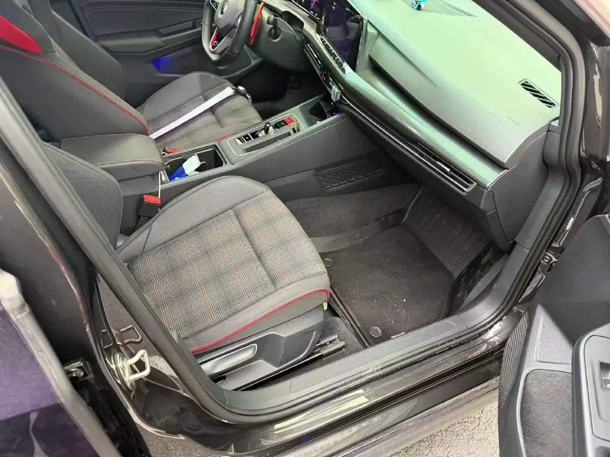 2021 Volkswagen GolfGTI 2.0T 220HP L4 7DCT,autocango,china used car exporter,china ev exporter,chinese used car exporter,chinese used ev exporter