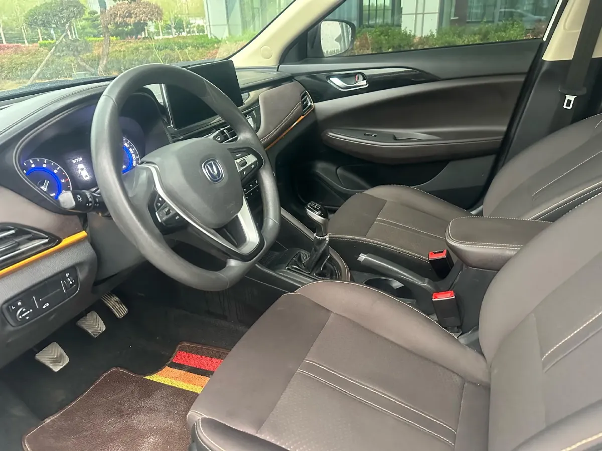 2019 ChangAn Eado DT 1.6L 125HP L4 5MT,autocango,china used car exporter,china ev exporter,chinese used car exporter,chinese used ev exporter