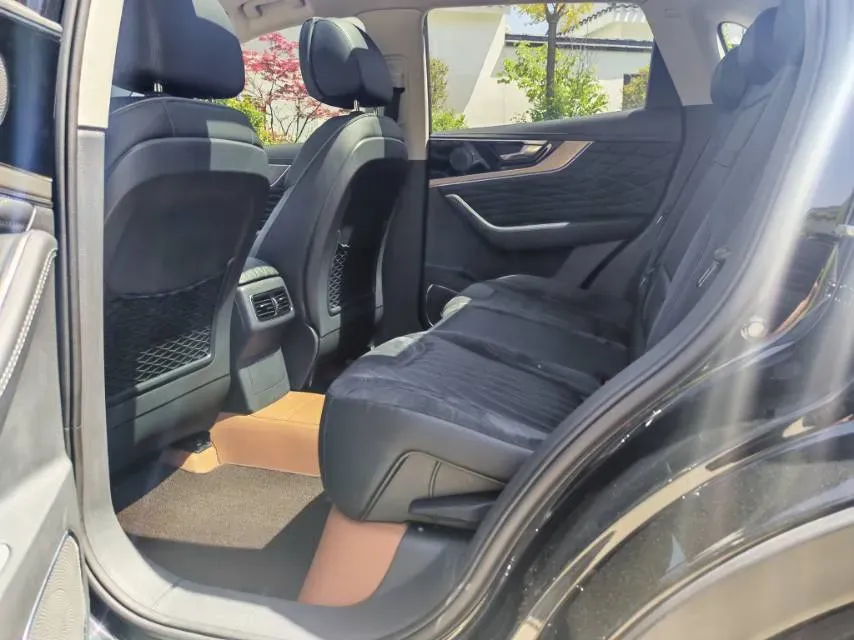 2022 HongQi HS5 2.0T 224HP L4 6AT,autocango,china used car exporter,china ev exporter,chinese used car exporter,chinese used ev exporter