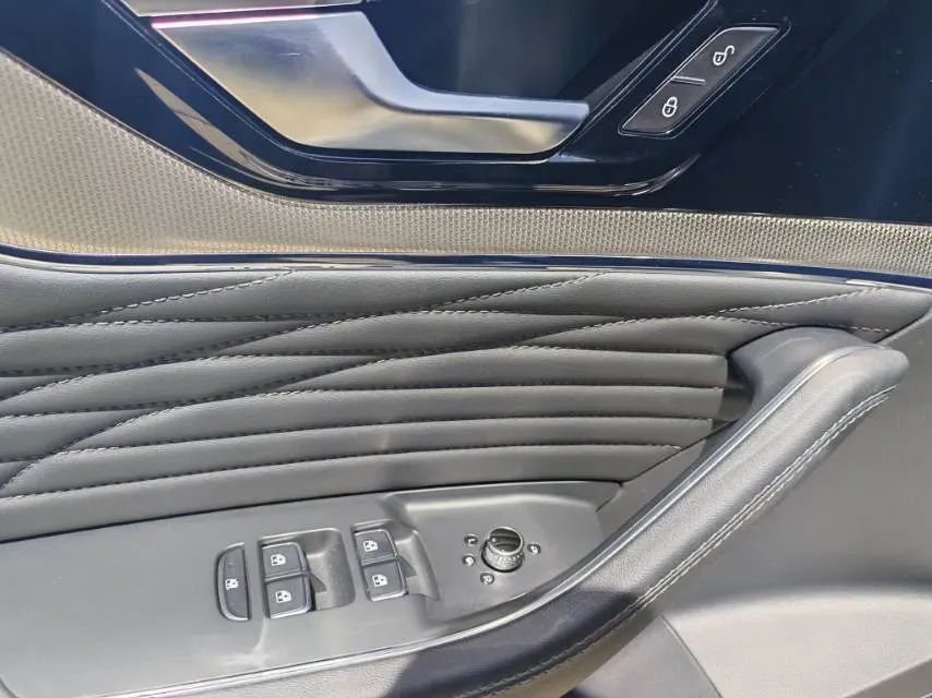 2022 HongQi HS5 2.0T 224HP L4 6AT,autocango,china used car exporter,china ev exporter,chinese used car exporter,chinese used ev exporter