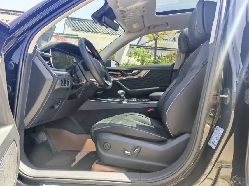 2022 HongQi HS5 2.0T 224HP L4 6AT,autocango,china used car exporter,china ev exporter,chinese used car exporter,chinese used ev exporter