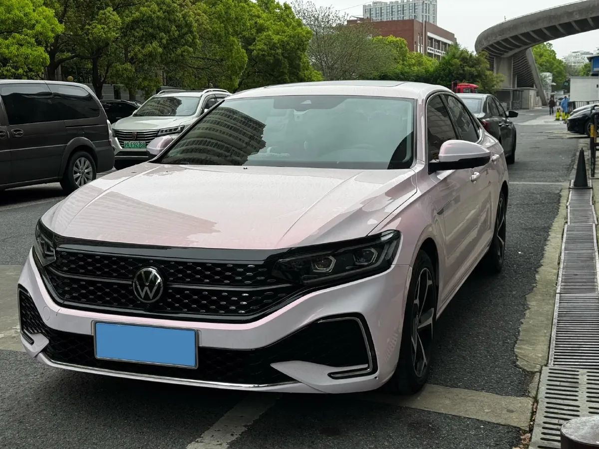 2024 Volkswagen Passat 2.0T 220HP L4 7DCT,autocango,china used car exporter,china ev exporter,chinese used car exporter,chinese used ev exporter