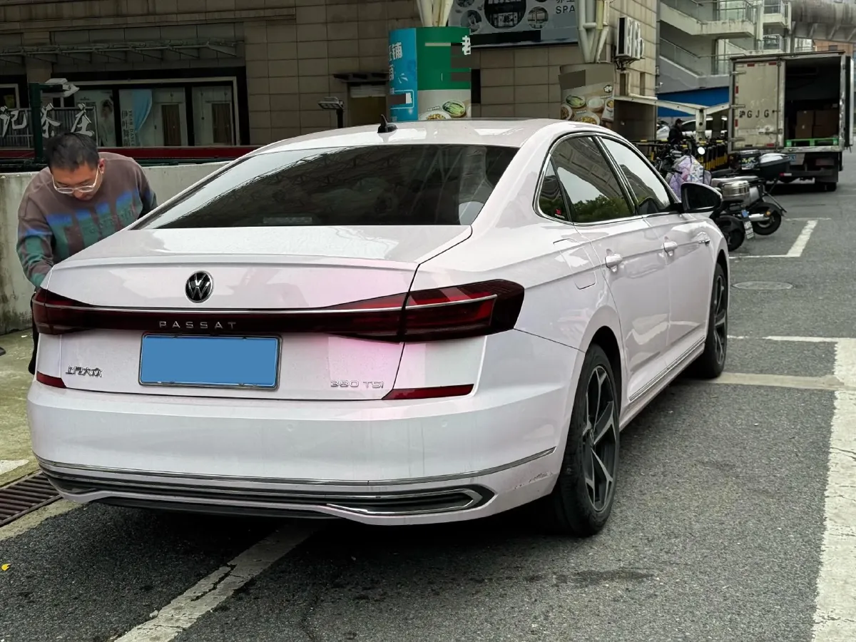 2024 Volkswagen Passat 2.0T 220HP L4 7DCT,autocango,china used car exporter,china ev exporter,chinese used car exporter,chinese used ev exporter