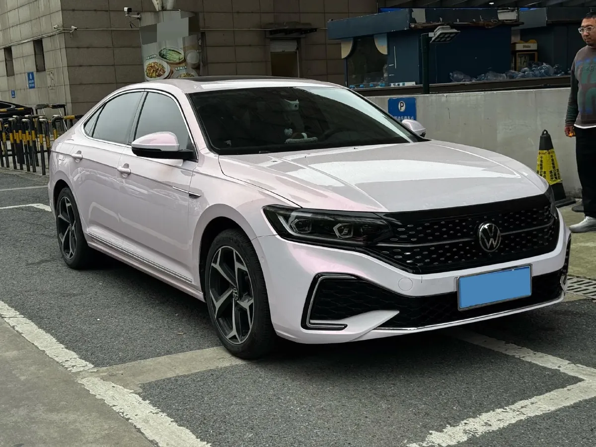 2024 Volkswagen Passat 2.0T 220HP L4 7DCT,autocango,china used car exporter,china ev exporter,chinese used car exporter,chinese used ev exporter