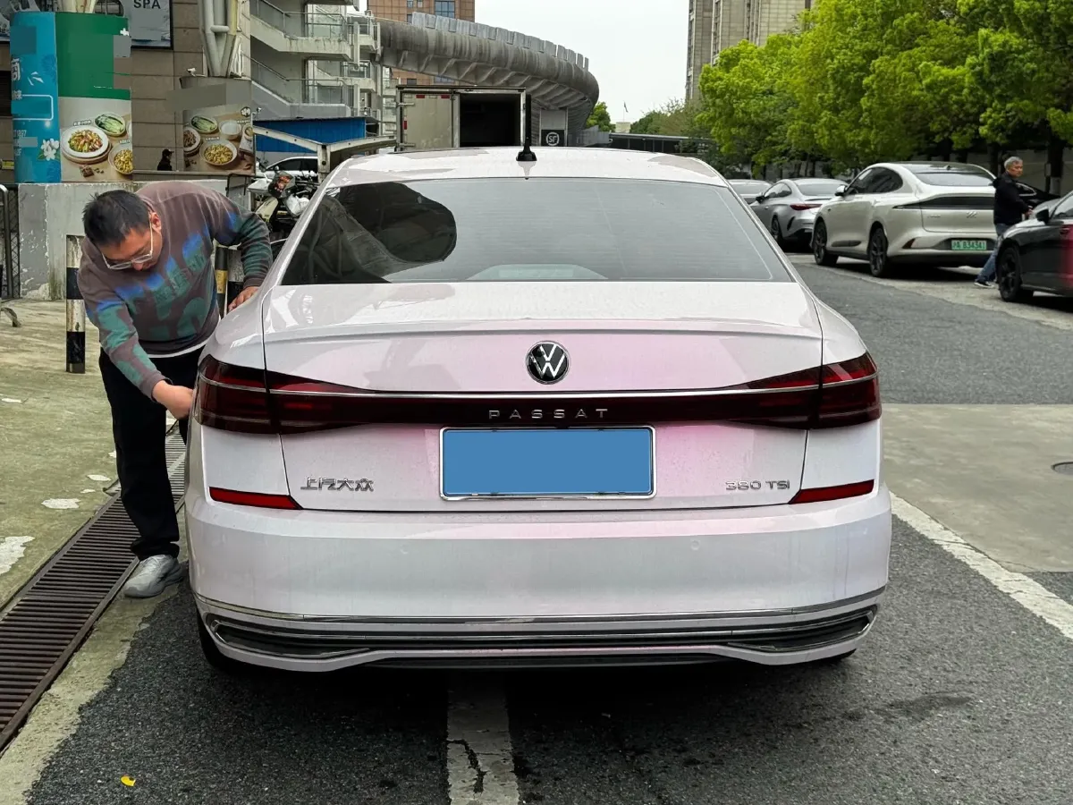 2024 Volkswagen Passat 2.0T 220HP L4 7DCT,autocango,china used car exporter,china ev exporter,chinese used car exporter,chinese used ev exporter