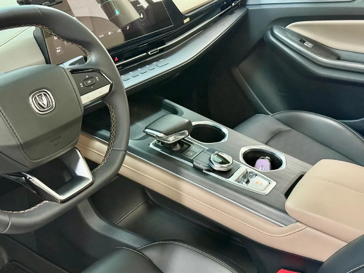 2022 ChangAn Oshan X7 Plus 1.5T 188HP L4 7DCT,autocango,china used car exporter,china ev exporter,chinese used car exporter,chinese used ev exporter