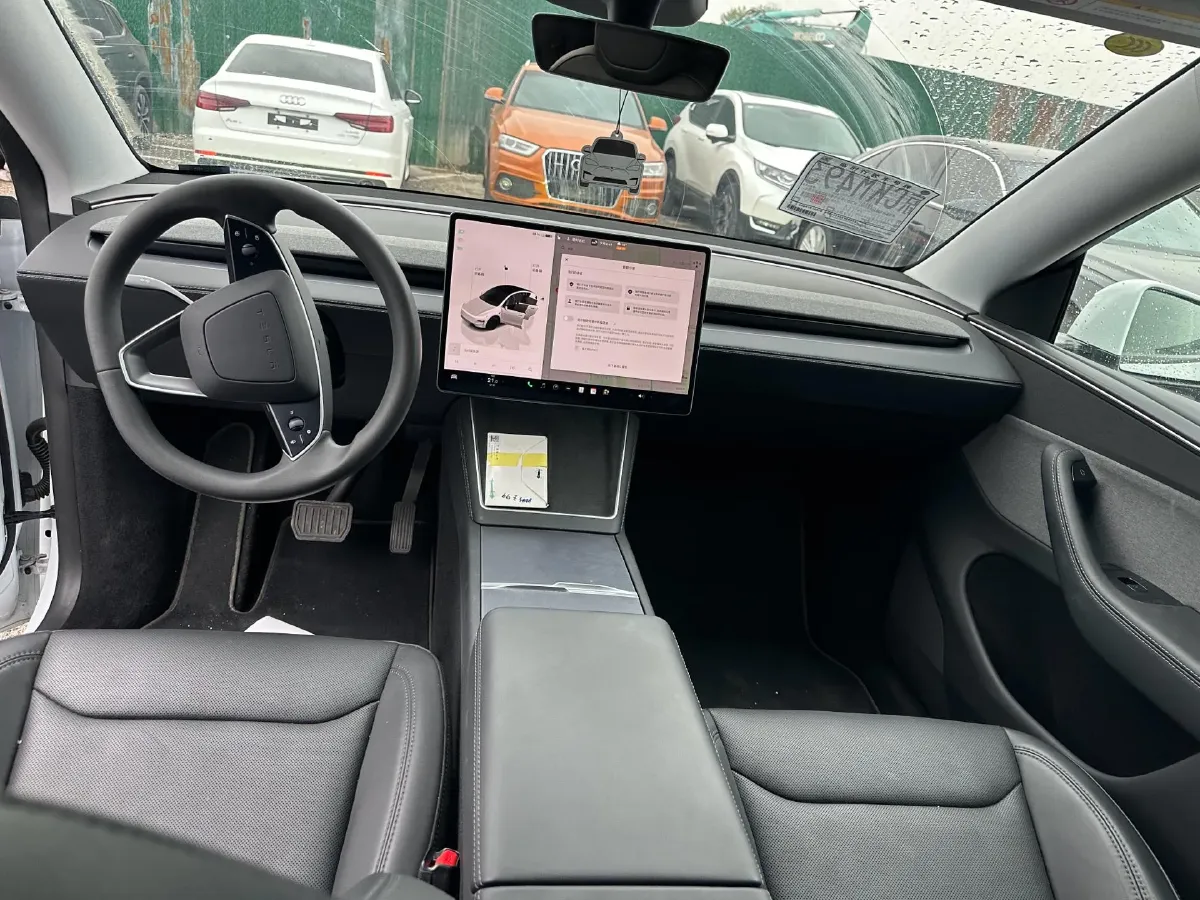 2025 Tesla Model Y BEV 62.5KWH,autocango,china used car exporter,china ev exporter,chinese used car exporter,chinese used ev exporter
