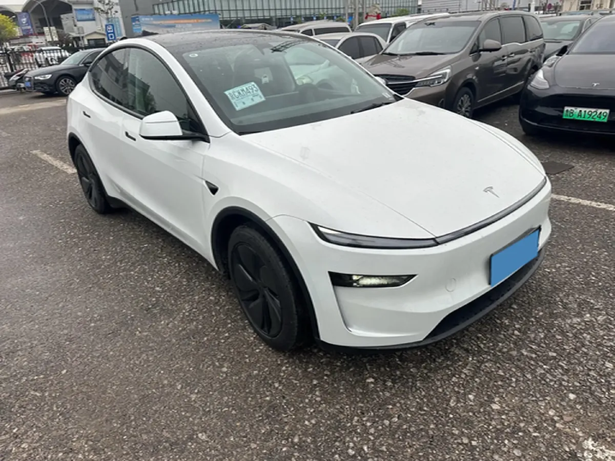 2025 Tesla Model Y BEV 62.5KWH,autocango,china used car exporter,china ev exporter,chinese used car exporter,chinese used ev exporter