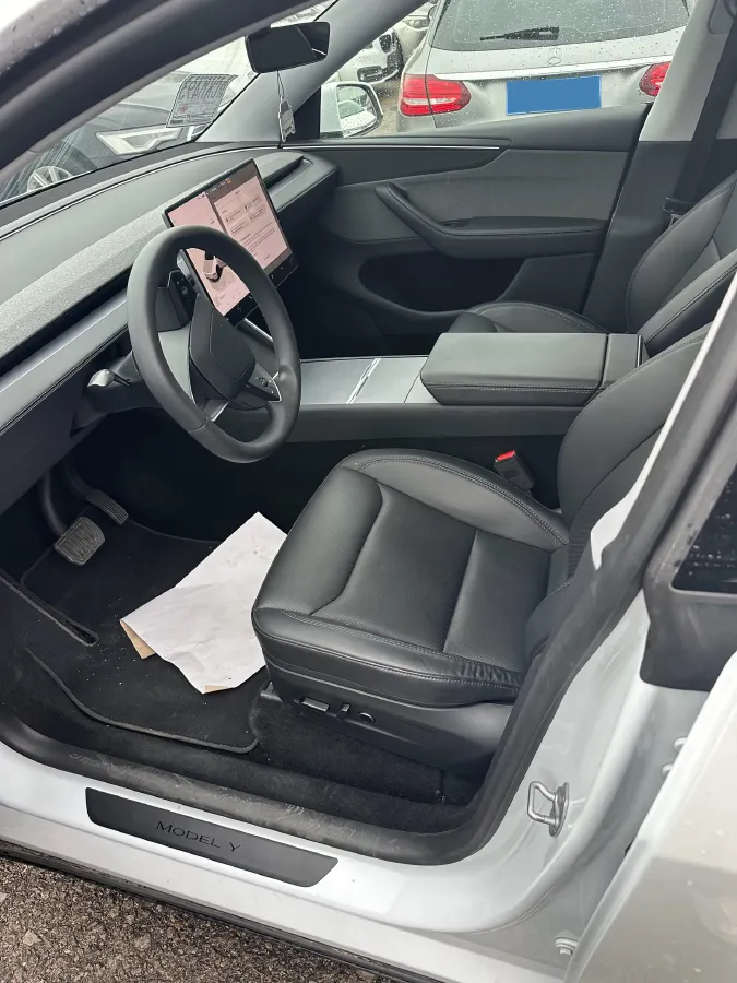 2025 Tesla Model Y BEV 62.5KWH,autocango,china used car exporter,china ev exporter,chinese used car exporter,chinese used ev exporter