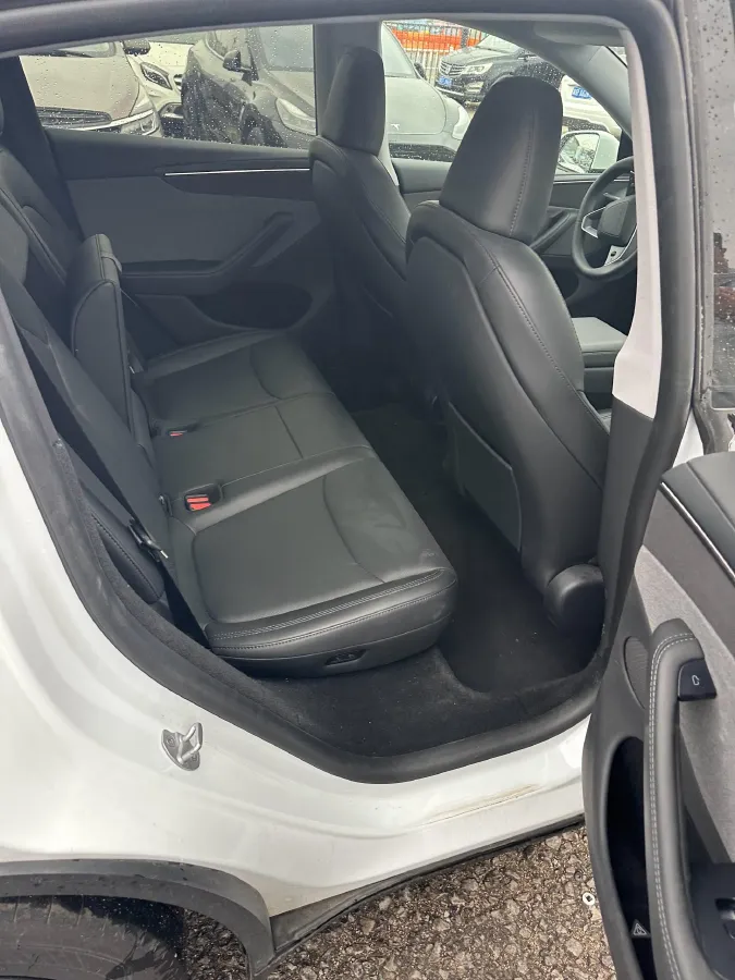 2025 Tesla Model Y BEV 62.5KWH,autocango,china used car exporter,china ev exporter,chinese used car exporter,chinese used ev exporter