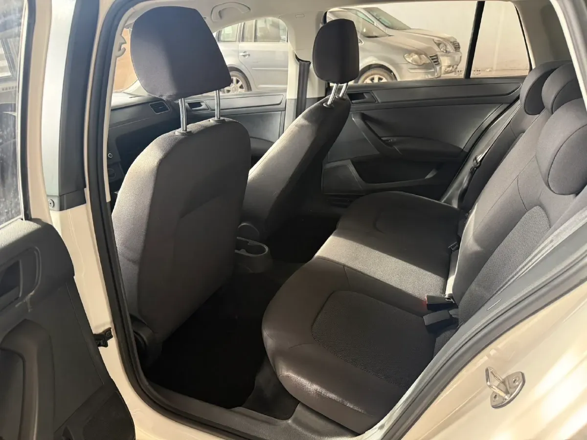 2019 Skoda Rapid Spaceback 1.5L 112HP L4 6AT,autocango,china used car exporter,china ev exporter,chinese used car exporter,chinese used ev exporter