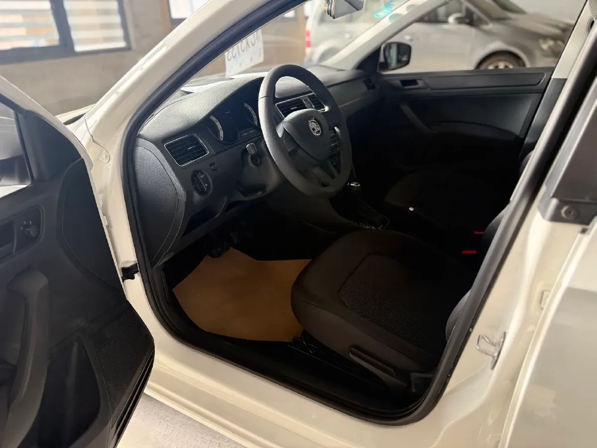 2019 Skoda Rapid Spaceback 1.5L 112HP L4 6AT,autocango,china used car exporter,china ev exporter,chinese used car exporter,chinese used ev exporter