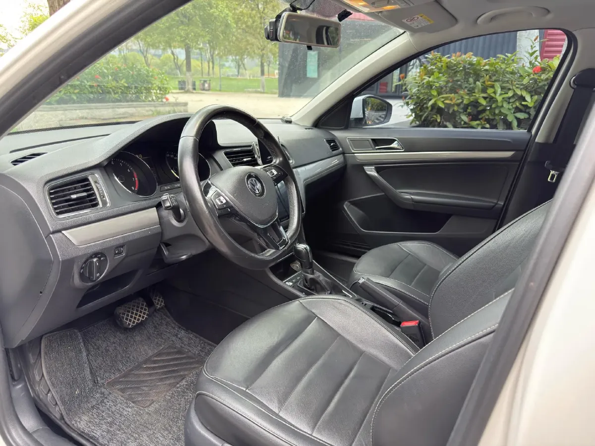 2017 Volkswagen Lavida 1.4T 131HP L4 7DCT,autocango,china used car exporter,china ev exporter,chinese used car exporter,chinese used ev exporter