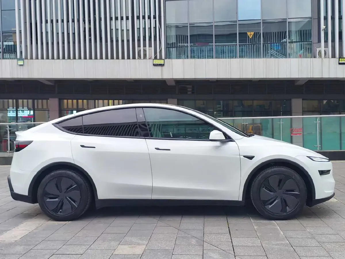 2025 Tesla Model Y BEV,autocango,china used car exporter,china ev exporter,chinese used car exporter,chinese used ev exporter
