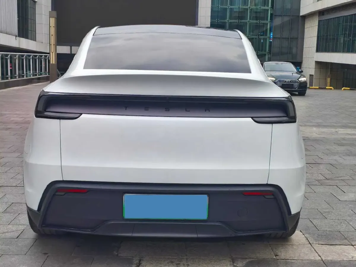 2025 Tesla Model Y BEV,autocango,china used car exporter,china ev exporter,chinese used car exporter,chinese used ev exporter