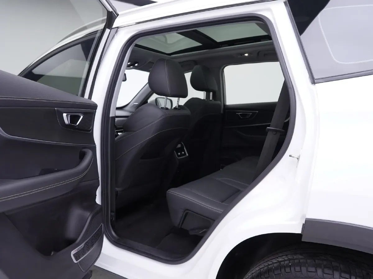 2020 Chery Tiggo 8 1.5T 156HP L4 6MT,autocango,china used car exporter,china ev exporter,chinese used car exporter,chinese used ev exporter