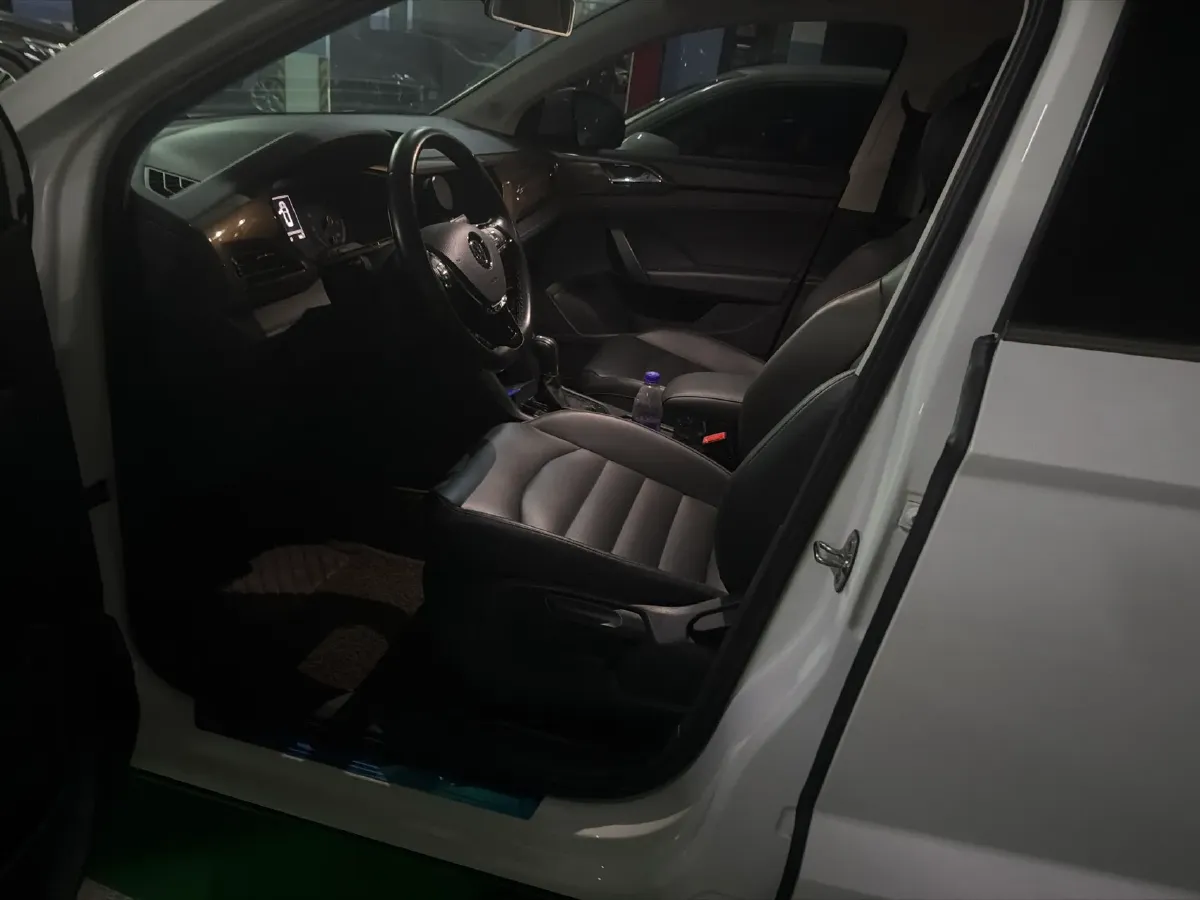 2019 MINI MINI 1.5T 102HP L3 7DCT,autocango,china used car exporter,china ev exporter,chinese used car exporter,chinese used ev exporter