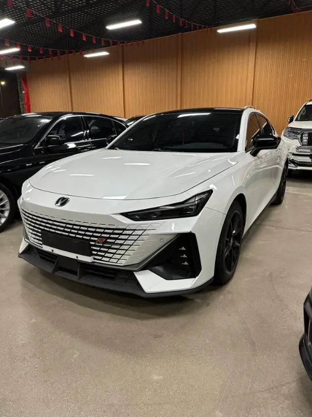 2022 ChangAn UNI-V 1.5T 188HP L4 7DCT,autocango,china used car exporter,china ev exporter,chinese used car exporter,chinese used ev exporter